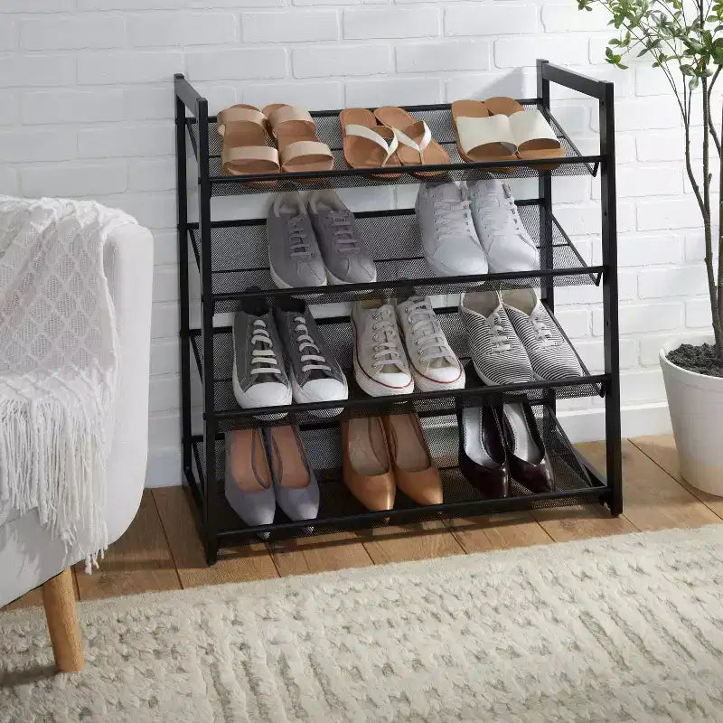 Étagère à chaussures 4 niveaux avec maille noire : cadre en fer, capacité de 16 paires, autoportante, profondeur de 75,7 cm