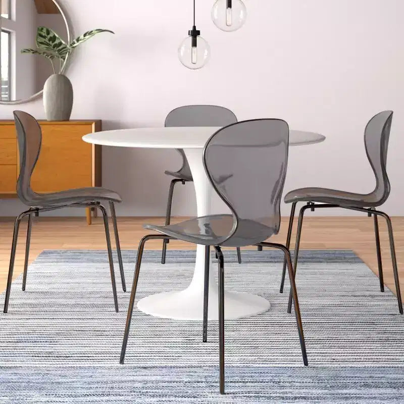 Chaises de salle à manger transparentes par lot de 4, empilables avec dossier incurvé et pieds en acier inoxydable noir pour cuisine ou salle à manger