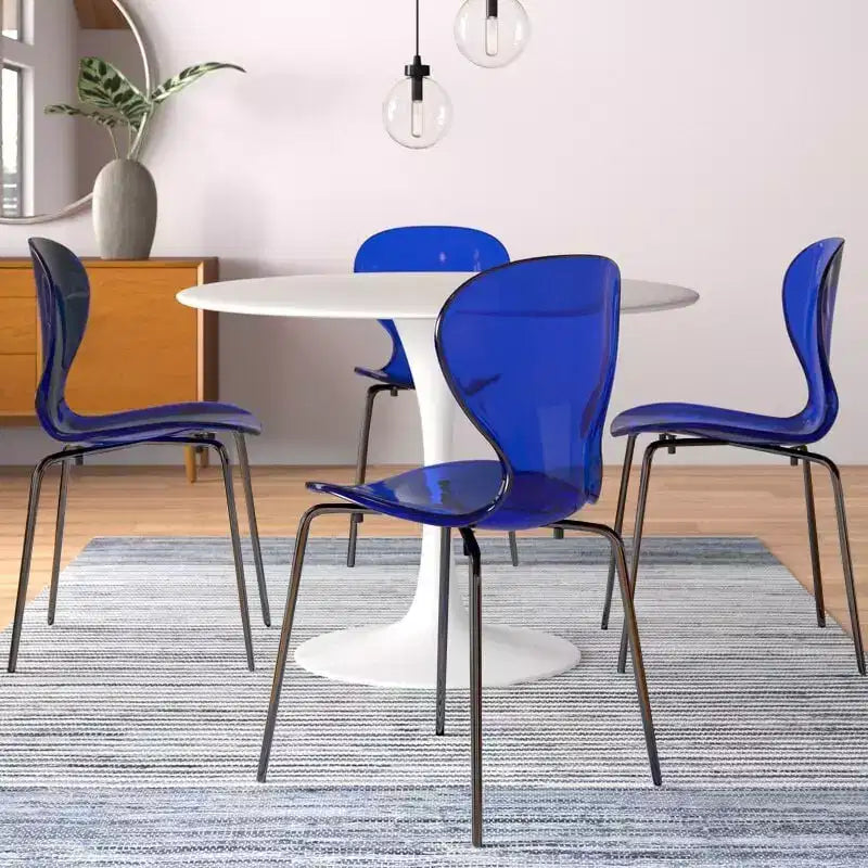 Chaises de salle à manger transparentes par lot de 4, empilables avec dossier incurvé et pieds en acier inoxydable noir pour cuisine ou salle à manger