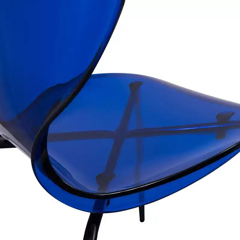 Chaises de salle à manger transparentes par lot de 4, empilables avec dossier incurvé et pieds en acier inoxydable noir pour cuisine ou salle à manger