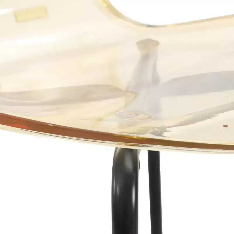 Chaises de salle à manger transparentes par lot de 4, empilables avec dossier incurvé et pieds en acier inoxydable noir pour cuisine ou salle à manger